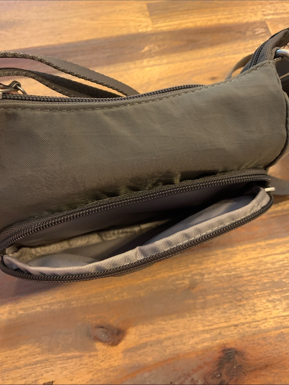 Baggallini crossbody bag - Picture 6 of 10